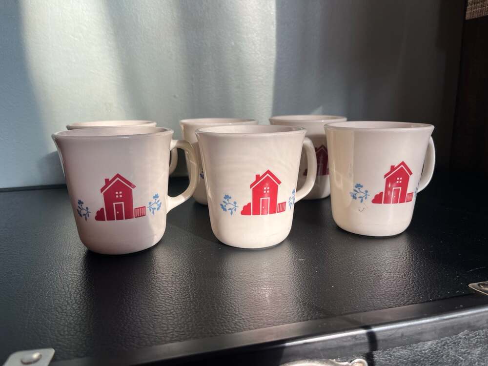 Set of 6 Vintage Tienshan Country Heart and House Stoneware Coffee Mugs - Picture 2 of 5